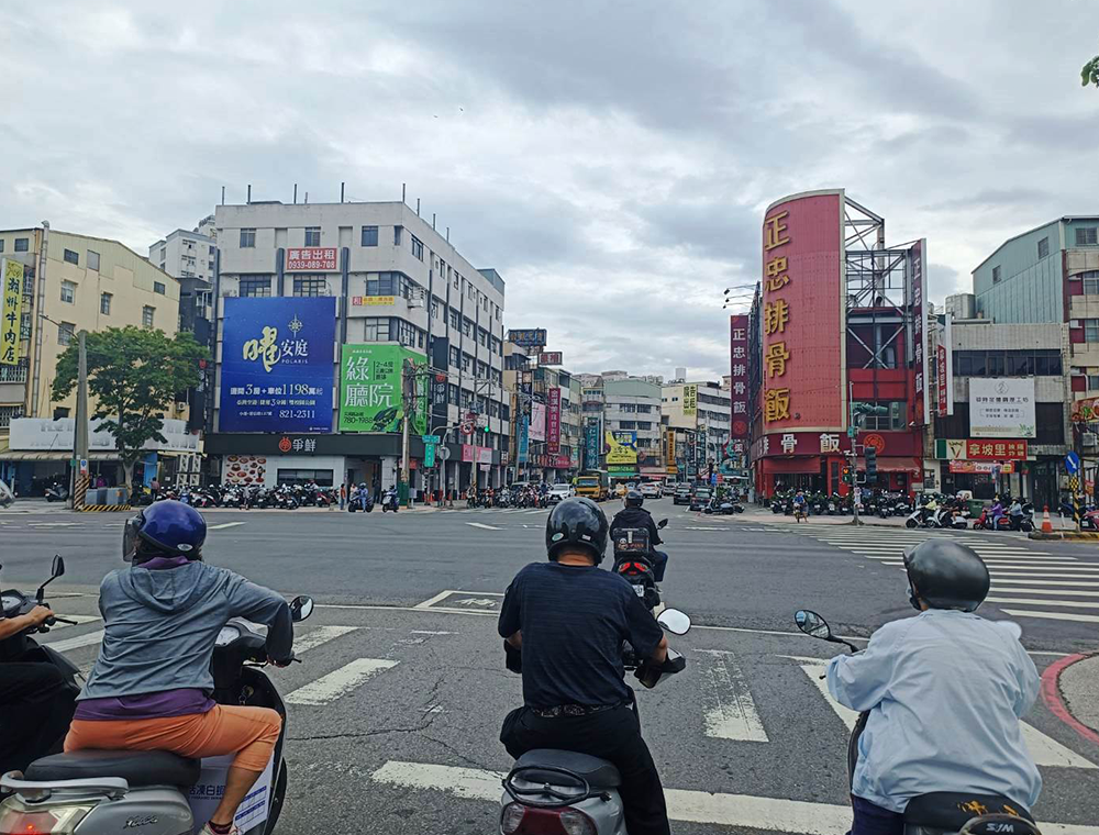 小港捷運站二苓國小旁2樓公寓3+1房