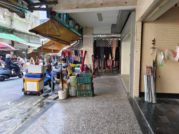 鹽埕大舞台市場/華夏一樓/可店可住好停車