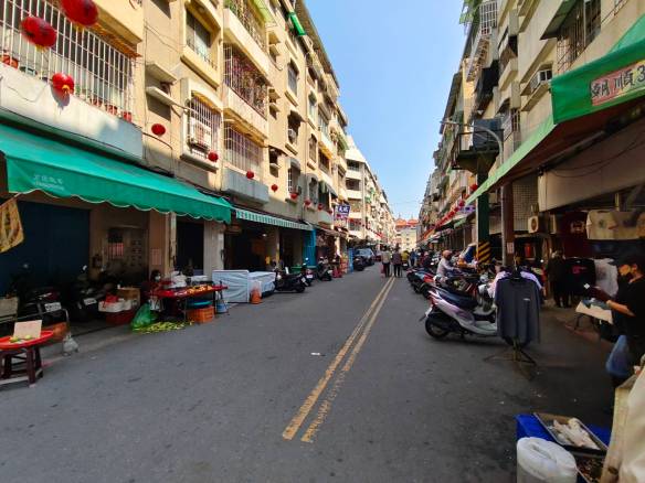 鹽埕大舞台市場/華夏一樓/可店可住好停車