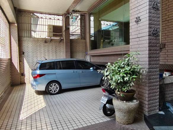 高鐵特區漢神巨蛋臨路大地坪雙車位豪邸