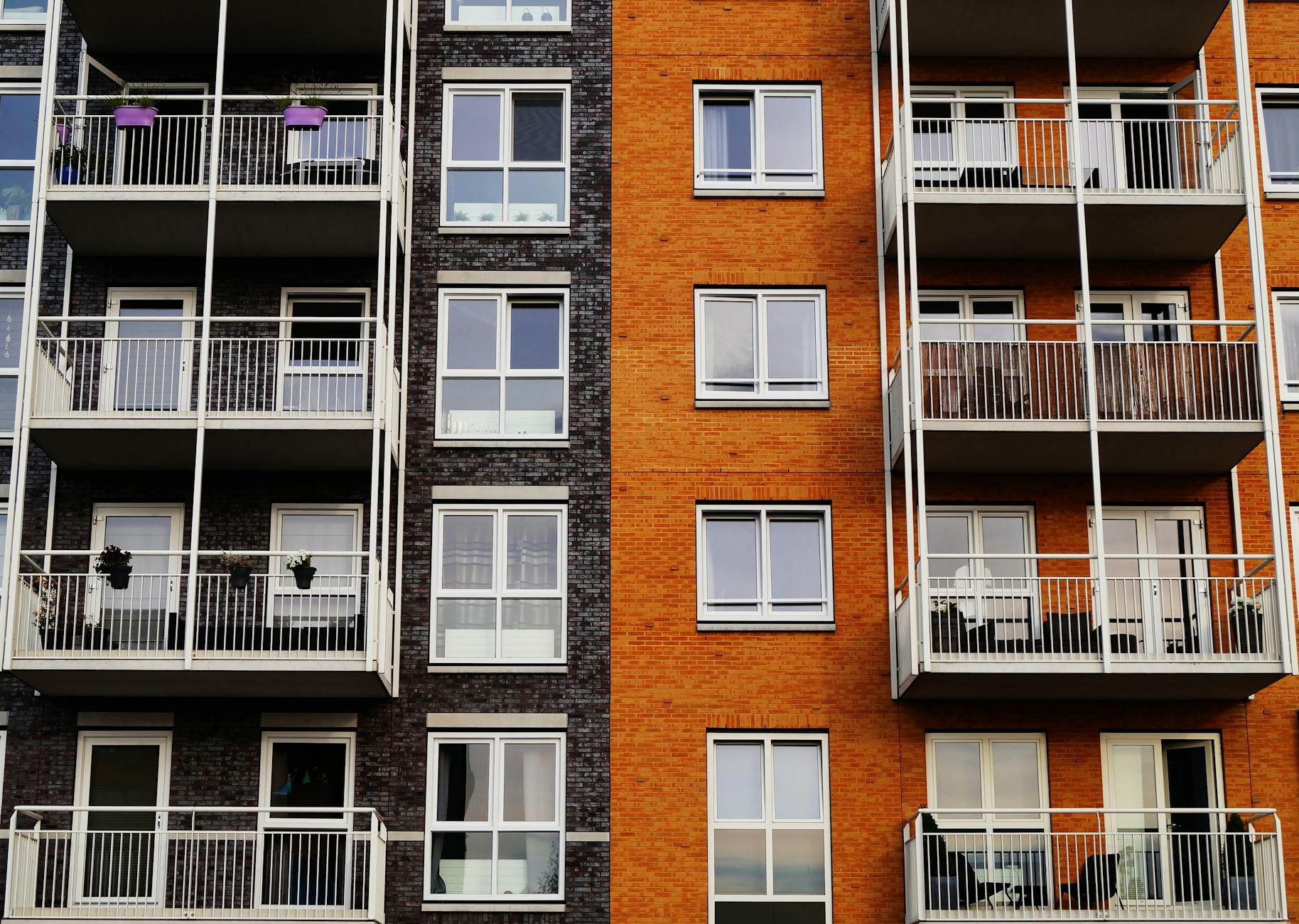 公寓大廈管理條例實務解析:權利、義務與共同治理 photography of orange and gray building