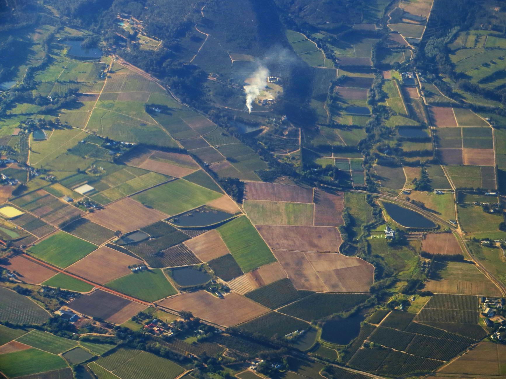 土地使用分區與建築法規對高雄市房地產市場之影響分析報告 bird s eye view of farmland