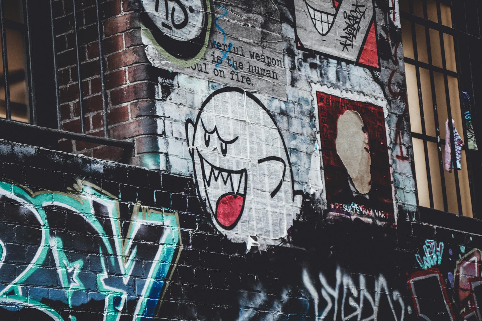 鬼月不買房?破解民俗月禁忌,成為內行人的黃金議價期! street art
