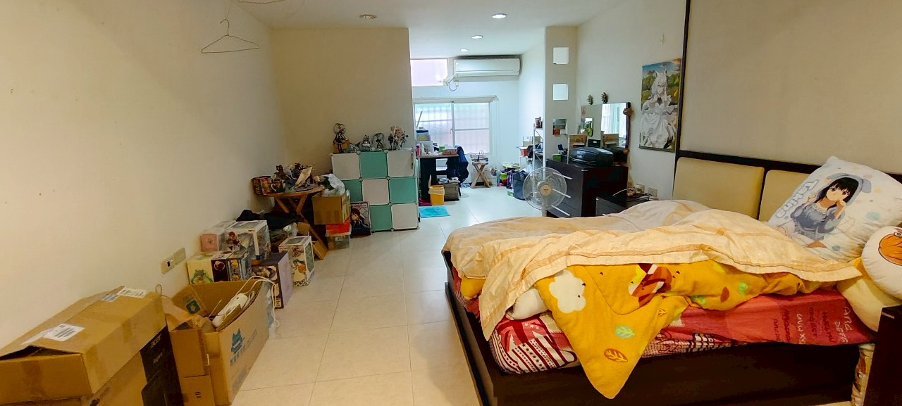 LINE_ALBUM_銀川街240號照片_250602_28 近美術館輕軌鼓山車站車庫透天