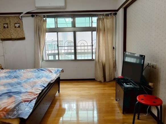 近美術館輕軌鼓山車站車庫透天