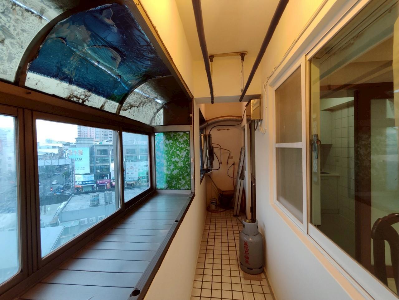 LINE_ALBUM_高雄市三民區灣中街233號6樓之1_250521_7 鼎山家樂福邊間三房