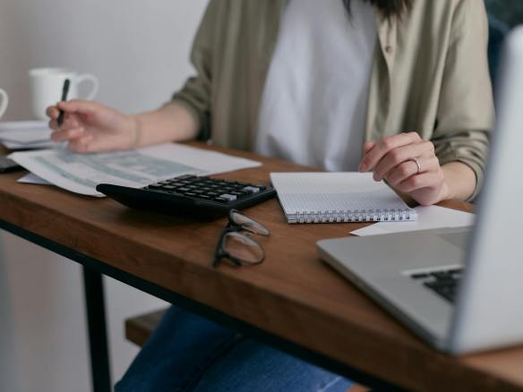 couple people woman desk