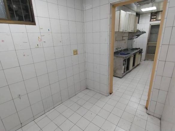 鳳山商工稀有公寓一樓