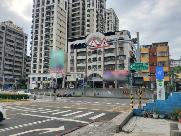突然降價!鹽埕輕軌大坪數公寓~免管理費