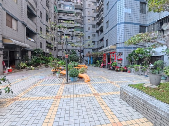 科工館輕軌旁溫馨四房