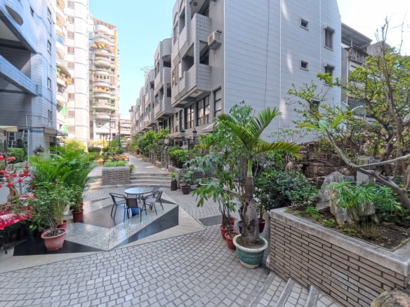 科工館輕軌旁溫馨四房