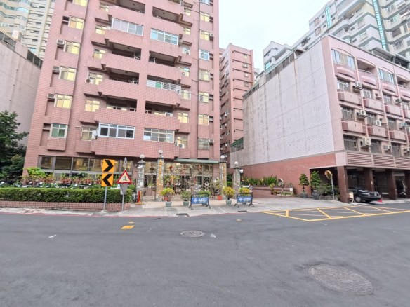 明誠商圈諾曼第大樓