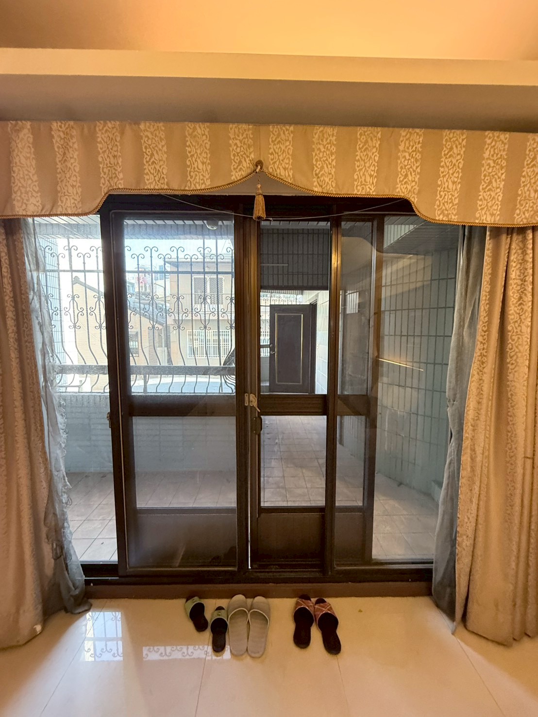 LINE_ALBUM_鳳德大樓_260113_17 前金三鳳商圈・低總價經典三房|前後大陽台・超低公設