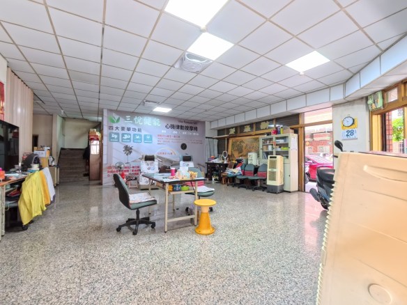 鳳山新甲大面寬三角窗樓店