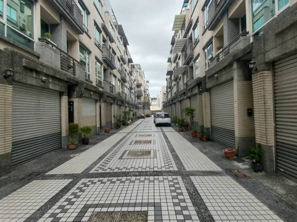 鳳頂社區透天車庫