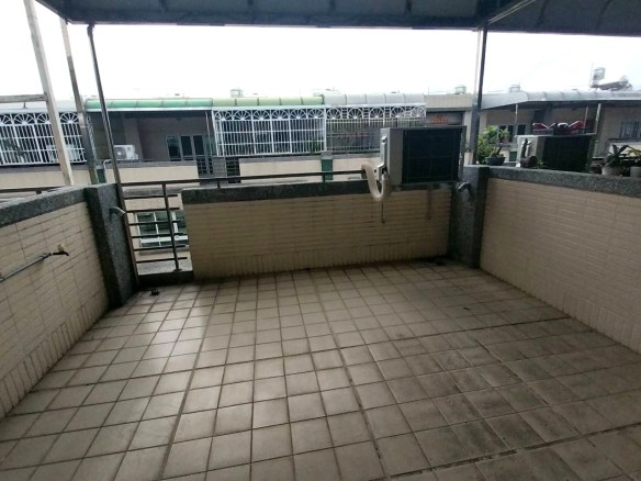 鳳頂社區透天車庫